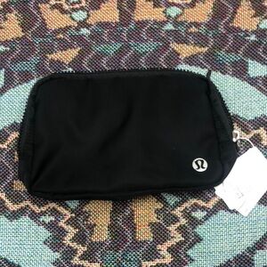 NWT Lululemon Everywhere Belt Bag Black